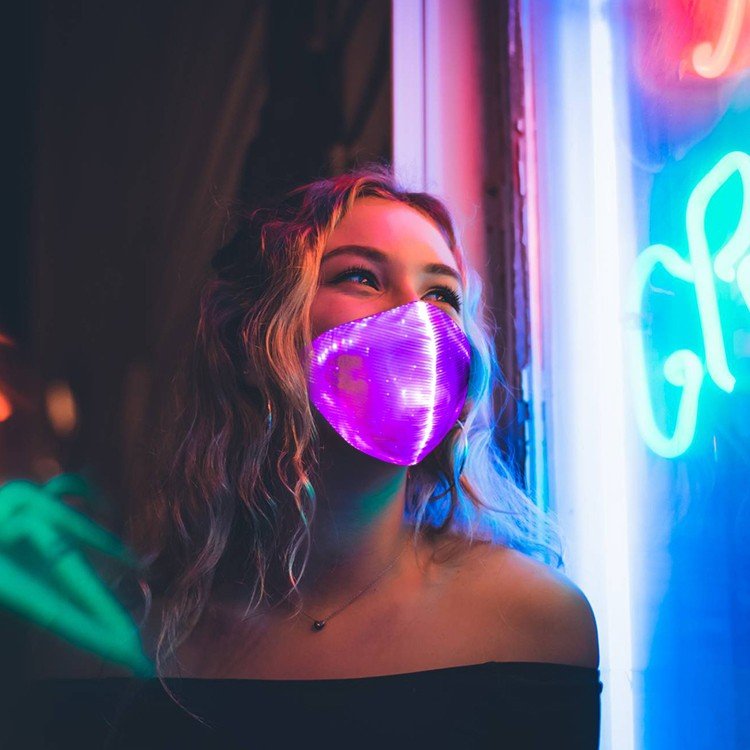 Sort ansigtsmaske med lys